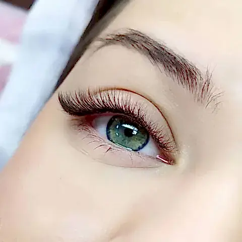 Эффект наращенных ресниц натуральный: что это такое и почему он важен